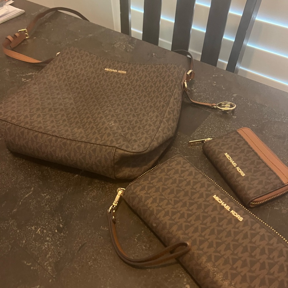 MK purse/wallets
